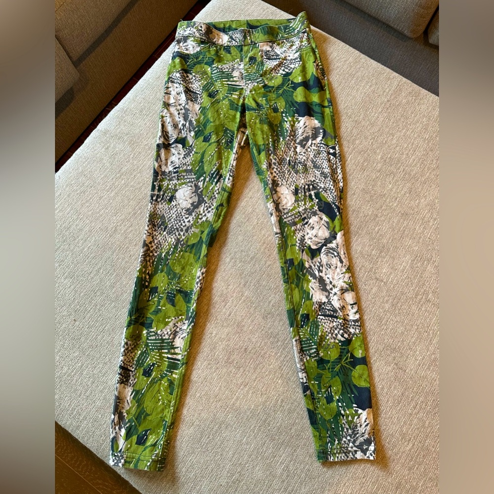 Cute & Sexy Tight Stretchy Green Pants With Beautiful White Roses On Them. S